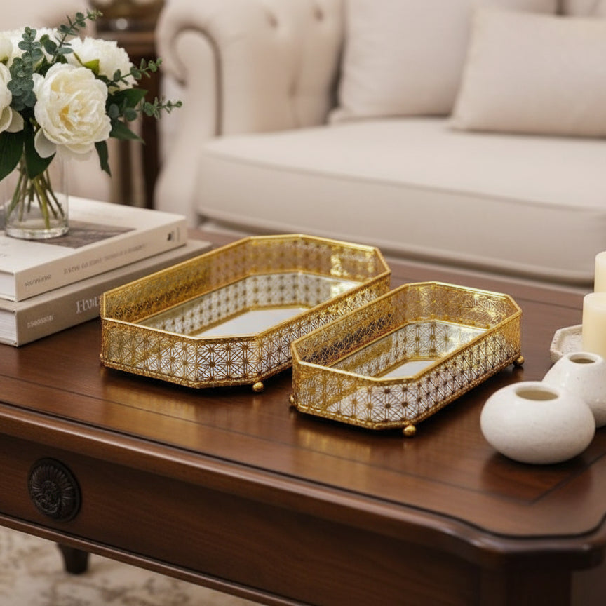 3 Ensemble de plateaux décoratifs en métal doré  avec fond miroir et bordure ajourée