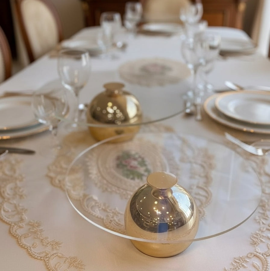 Présentoir à dessert en verre transparent et base dorée